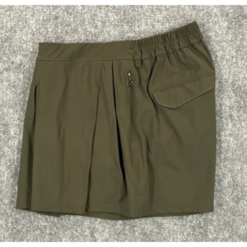Lululemon Pleated Shorts Womens 6 Olive Green Zip Pockets Athletic Casual